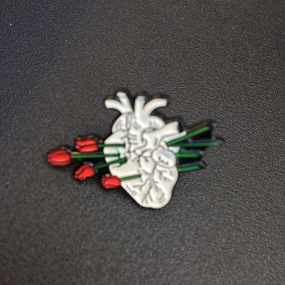 Heart of roses pin *3 for 12 - Picture 1 of 2